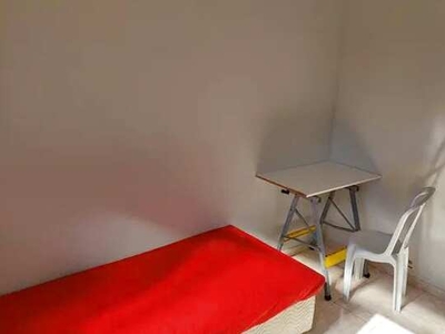 QUARTO MOBILIADO P ESTUDANTE