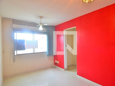 APARTAMENTO no 6º andar com 2 dormitórios