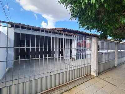 Casa com terreno para venda no Parque Getúlio Vargas, em Feira de Santana. REF: 6764