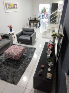 Casa para aluguel possui 125 metros quadrados com 2 quartos em Lagoa - Macaé - RJ