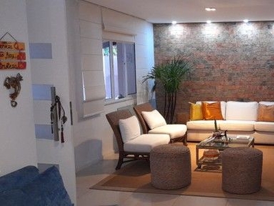 Casa para venda tem 480 metros quadrados com 4 quartos em Piatã - Salvador - BA