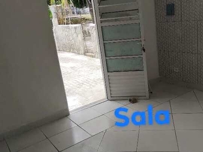 3 peças 600.00 Casa com 1 dormitório