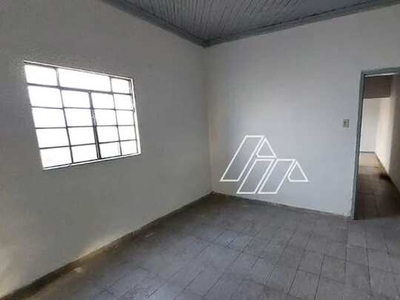 Casa com 3 dormitórios para alugar por R$ 1.100,00/mês - Banzato - Marília/SP