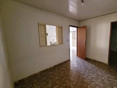 Casa de vila para aluguel tem 60 m² com 02 quartos no Bairro São Jorge - Uberlândia - MG