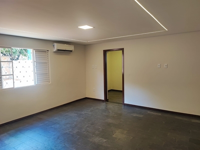 Casa em Asa Norte, Brasília/DF de 450m² 4 quartos à venda por R$ 590.000,00 ou para locação R$ 4.000,00/mes