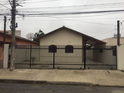 Casa em Jardim Independência, Taubaté/SP de 250m² 3 quartos para locação R$ 1.900,00/mes