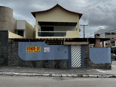 Casa em Petrópolis, Caruaru/PE de 219m² 4 quartos à venda por R$ 849.000,00 ou para locação R$ 3.000,00/mes