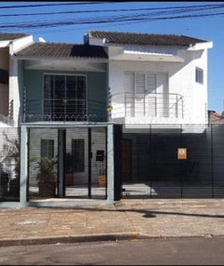 Casa em Zona 03, Maringá/PR de 220m² 3 quartos à venda por R$ 749.000,00