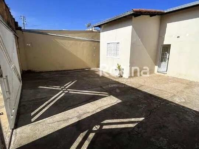 Casa para alugar, 2 quartos, 1 suíte, 2 vagas, Santa Rosa - Uberlândia/MG - R$ 1.300,00