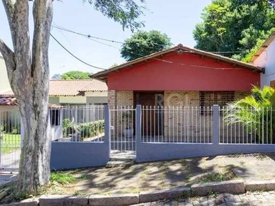 Casa para Venda - 235m², 2 dormitórios, 4 vagas - Cavalhada