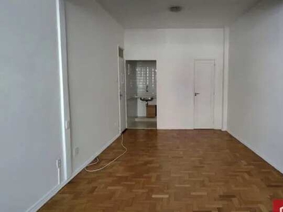 Kitnet com 1 dormitório para alugar, 28 m² por R$ 2.085,82/mês - Copacabana - Rio de Janei