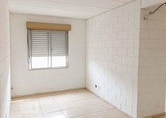 APARTAMENTO no 4º andar com 2 dormitórios e 1 garagem