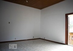 CASA com 3 dormitórios e 4 garagens