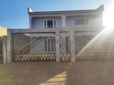 Casa com 4 quartos à venda no bairro Taguatinga Norte, 340m²