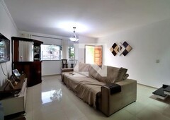 CASA com 3 dormitórios e 6 garagens