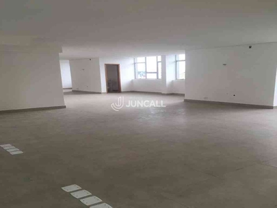 Prédio para alugar no bairro Cruzeiro, 2800m²