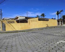 Casa em Mongaguá com 2 dormitórios sendo 01 suíte, garagem no bairro Vera Cruz - Mongaguá