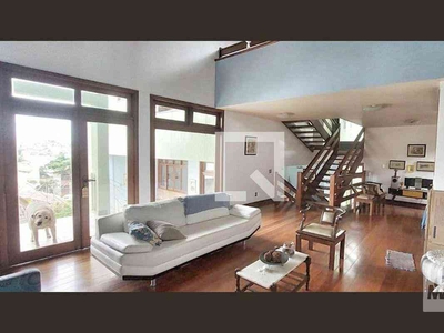 Casa com 5 quartos à venda no bairro Dona Clara, 566m²
