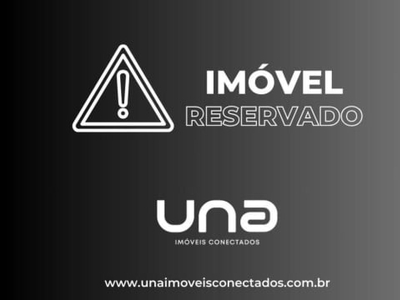 Sobrado para locação com 03 quartos, sendo 01 suíte com hidromassagem e 02 vagas de garagem cobertas, para locação no bairro uberaba.