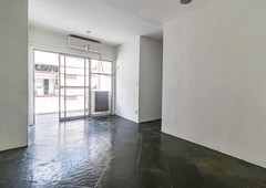 APARTAMENTO no 2º andar com 2 dormitórios e 1 garagem