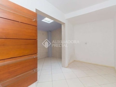 Apartamento com 2 quartos para alugar na ipiranga, 8433, azenha, porto alegre, 40 m2 por r$ 700