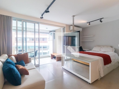 APARTAMENTO no 3º andar mobiliado com 1 dormitório