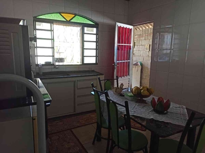 Casa com 2 quartos à venda no bairro Buganville, 360m²