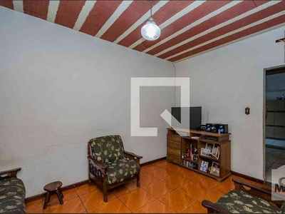 Casa com 2 quartos à venda no bairro João Pinheiro, 200m²