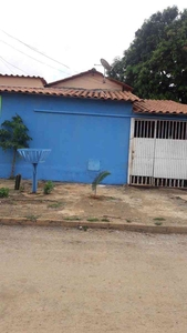 Casa com 3 quartos à venda no bairro Centro, 110m²