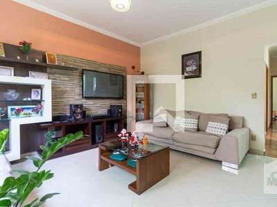 Casa com 3 quartos à venda no bairro São Gabriel, 450m²