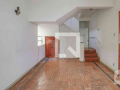 Casa com 4 quartos à venda no bairro Floresta, 240m²