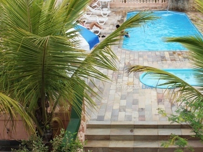 Apartamentos mobiliados com piscinas na praia Martin de Sá em Caraguá.