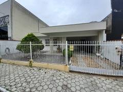 Casa com 3 Quartos à venda, 230m² - Tabuleiro dos Oliveiras