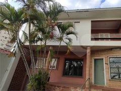 Casa com 3 Quartos à venda, 297m² - Centro