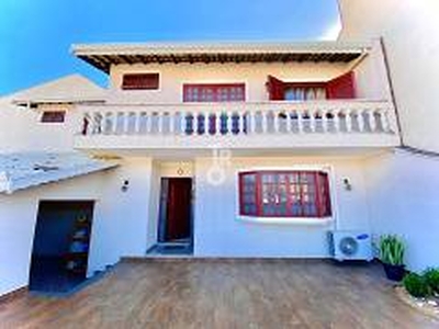 Casa com 3 Quartos para alugar, 182m² - Vila Galvao