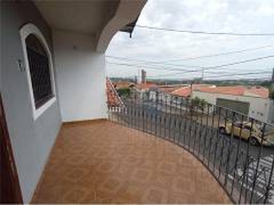 Casa com 3 Quartos para alugar, 184m² - Castelinho