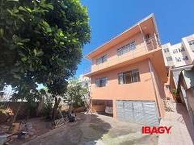 Casa com 3 Quartos para alugar, 64m² - Bela Vista