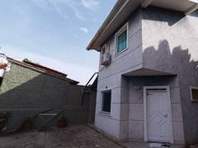 Casa de Condomínio com 2 Quartos para alugar, 80m² - Camburi