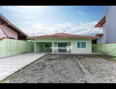 Casa no Bairro Itoupava Norte em Blumenau com 3 Dormitórios (1 suíte) e 247 m²