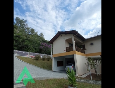 Casa no Bairro Vorstadt em Blumenau com 2 Dormitórios (1 suíte) e 230 m²