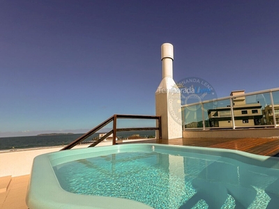 Cobertura com piscina e vista exuberante na Praia de Canto Grande