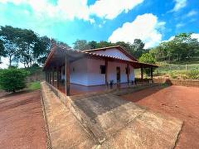 Fazenda / Sítio / Chácara com 3 Quartos à venda, 14000m² - Centro