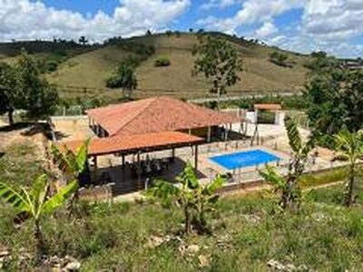 Fazenda / Sítio / Chácara com 4 Quartos à venda, 70m² - Zona Rural