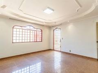 Sobrado com 7 Quartos para alugar, 190m² - Taguatinga Norte