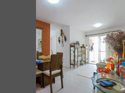 Apartamento à venda emAvenida Miguel Estefno