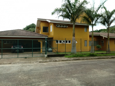 Casa a venda em Atibaia com 4 quartos