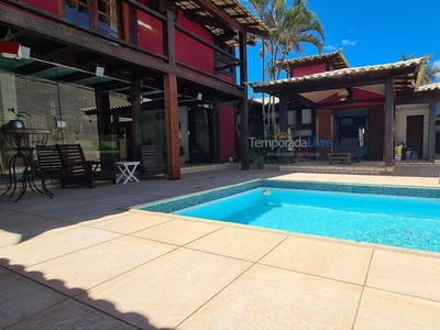 Casa linda em condomínio fechado com piscina privativa
