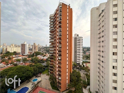 Apartamento à venda em Campo Belo com 160 m², 3 quartos, 3 vagas