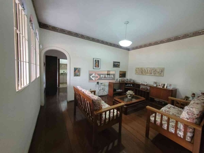 Casa com 3 quartos à venda no bairro Itapoã, 240m²