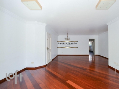 Apartamento à venda em Campo Belo com 165 m², 4 quartos, 3 suítes, 2 vagas